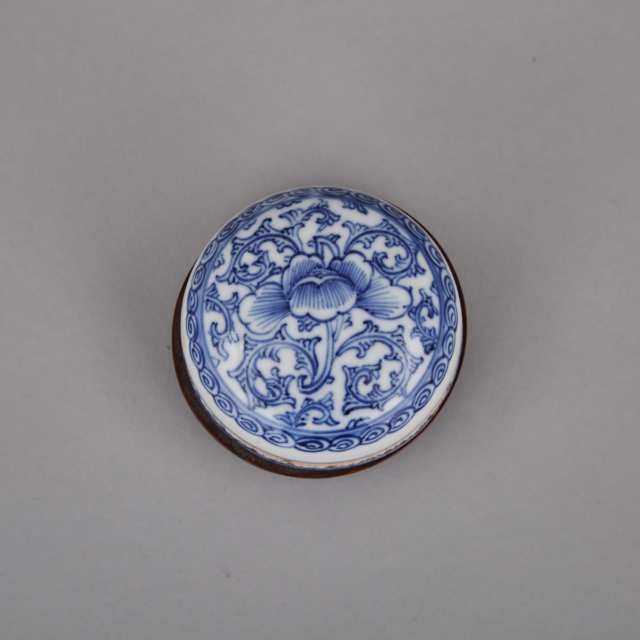 A Blue and White Seal Paste Box, Yongzheng Period (1723-1735)