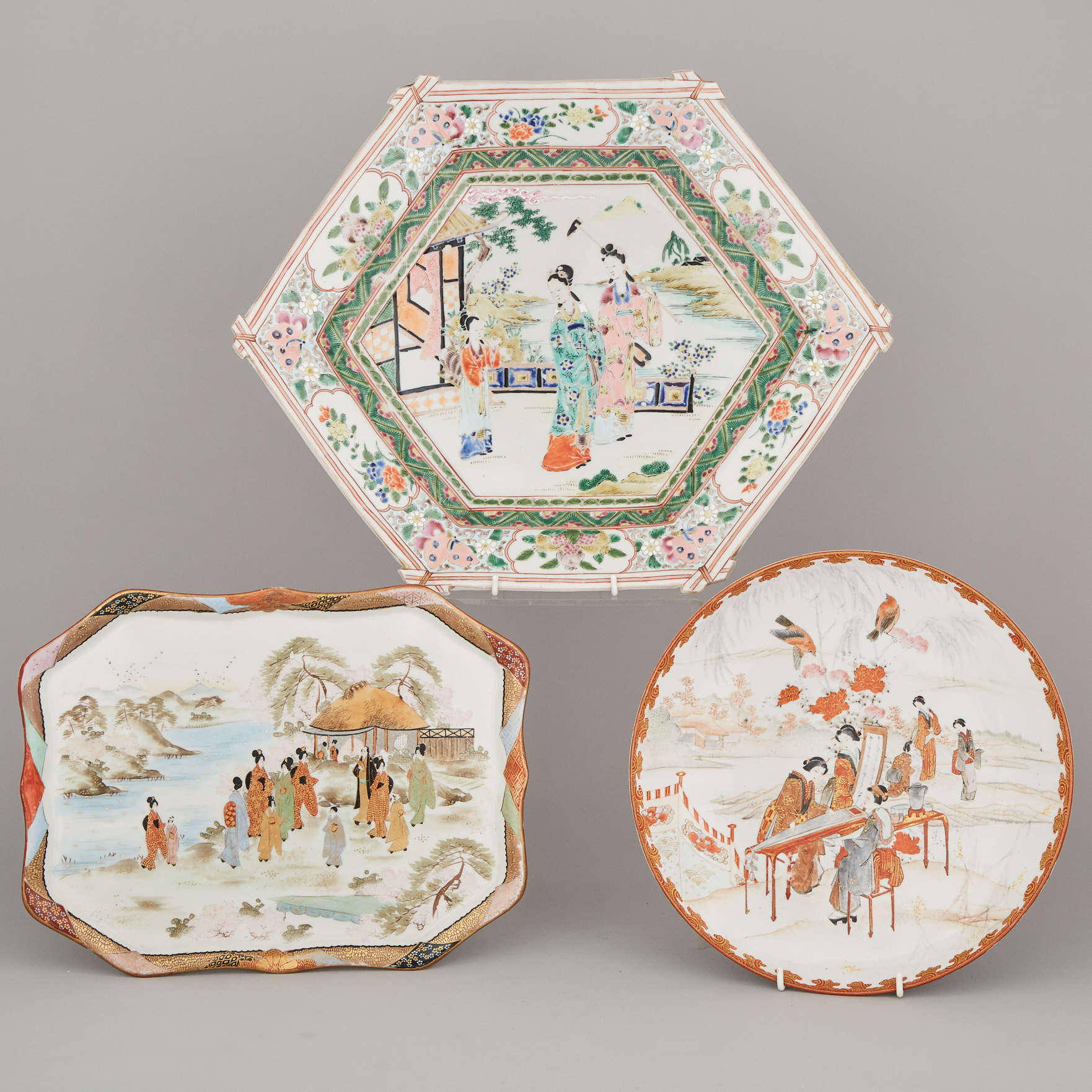A Group of Three Japanese Kutani and Enameled Porcelain Dishes, Early 20th Century