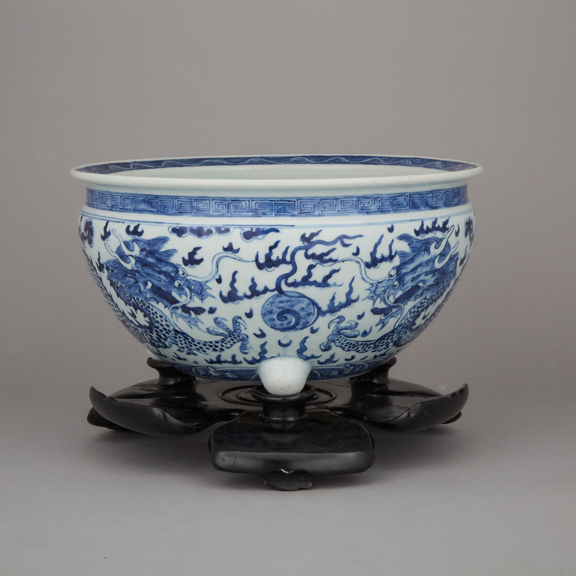 A Blue and White Porcelain 'Dragon' Basin