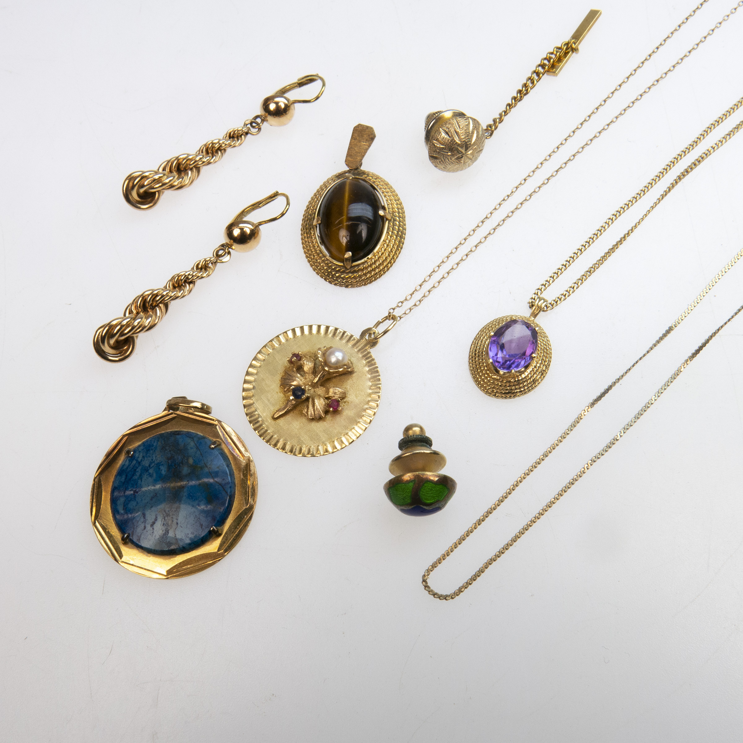 Small Quantity of Gold Jewellery