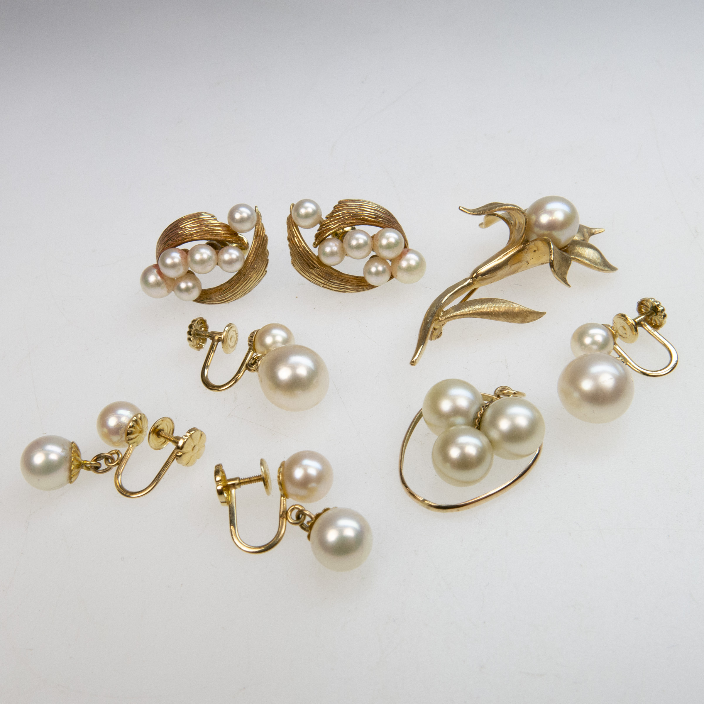 14k Yellow Gold Brooch and 2 Pairs of Screwback Earrings