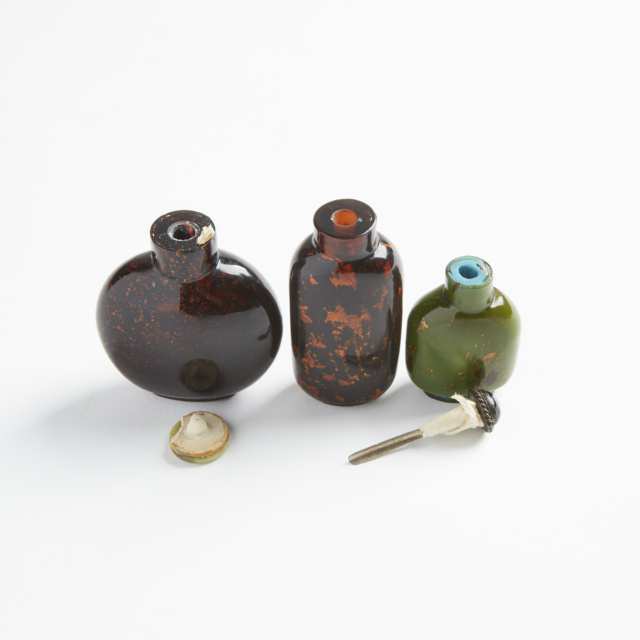 A Group of Three Aventurine Glass Snuff Bottles, 19th/Early 20th Century