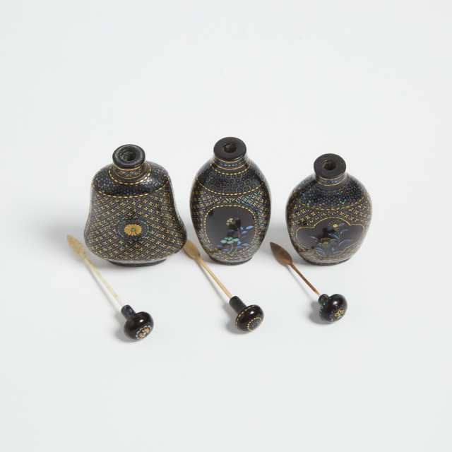 A Group of Three Lac Burgauté Snuff Bottles, 19th/Early 20th Century