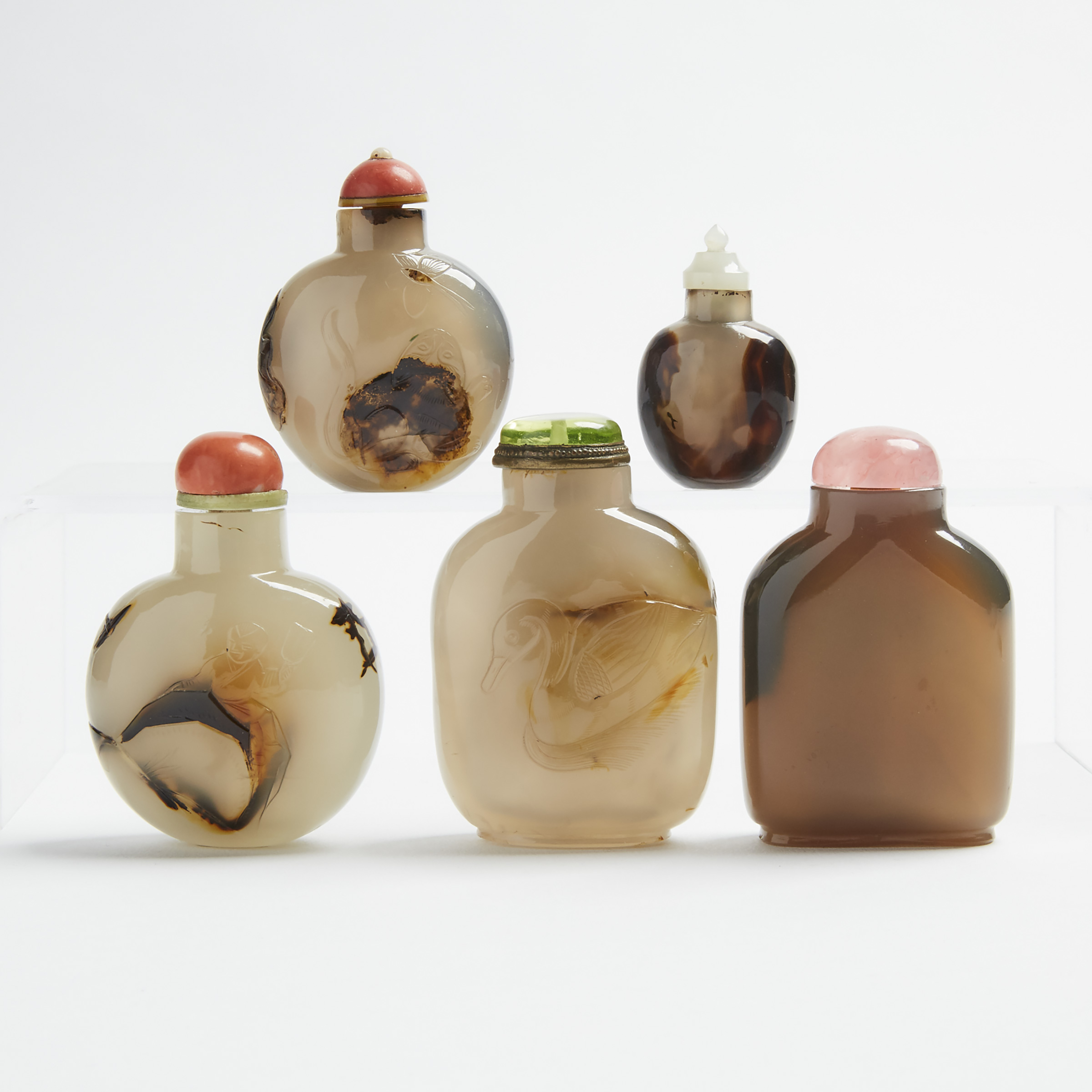 A Group of Five Agate Snuff Bottles, 19th/20th Century