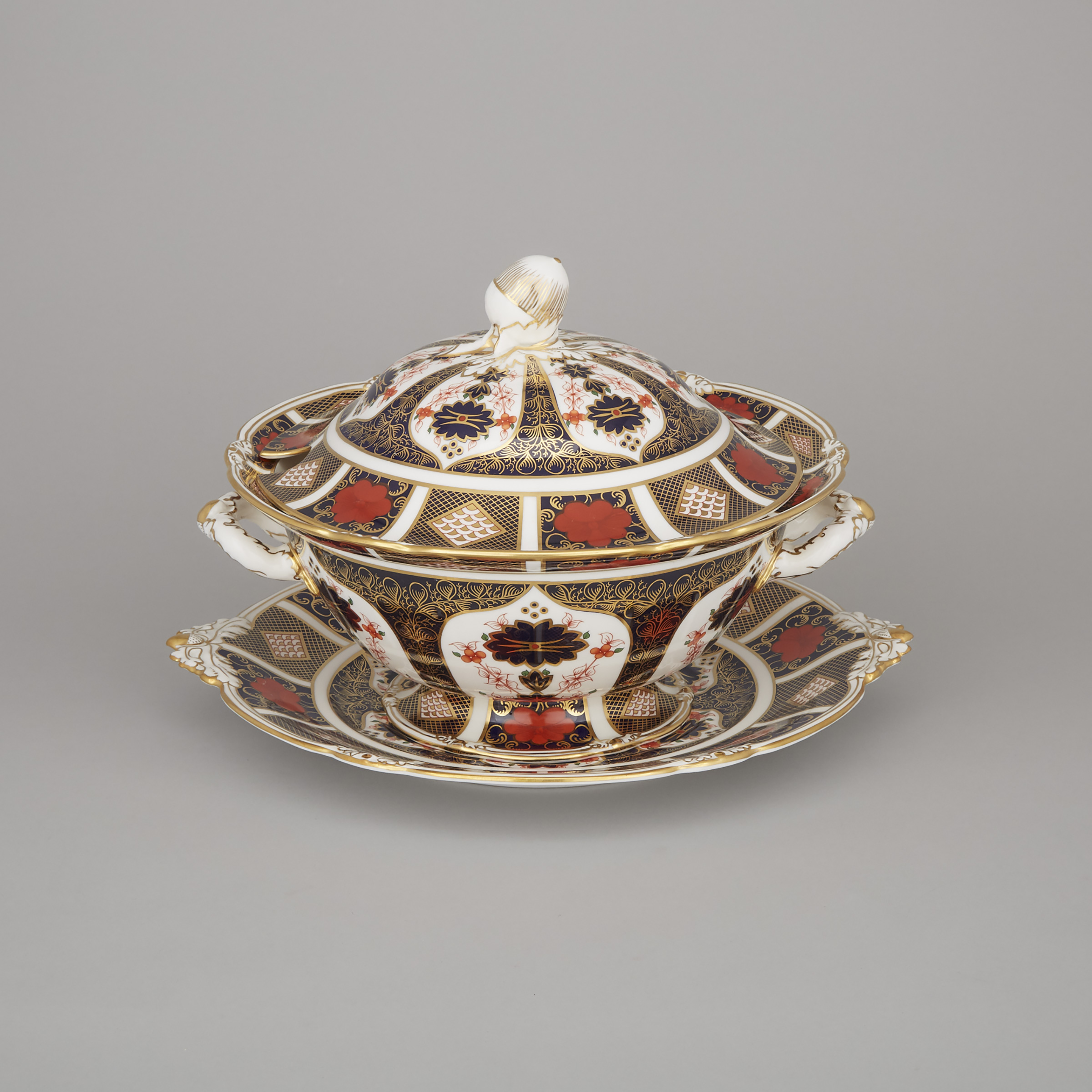 Royal Crown Derby 'Imari' (1128) Pattern Soup Tureen on Stand, 1978/79