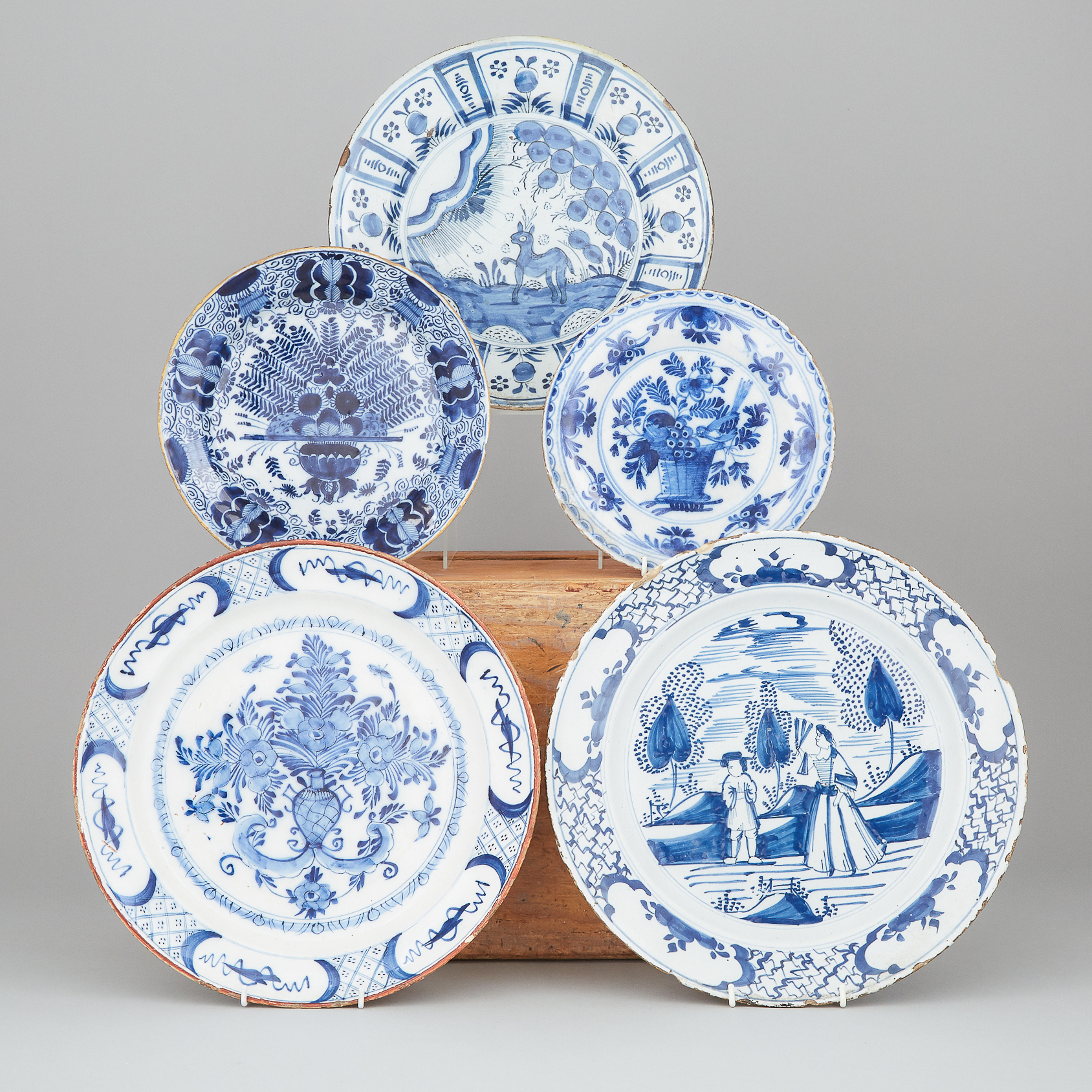 Five Various Blue Painted Delft Plates and Chargers, 18th/19th century