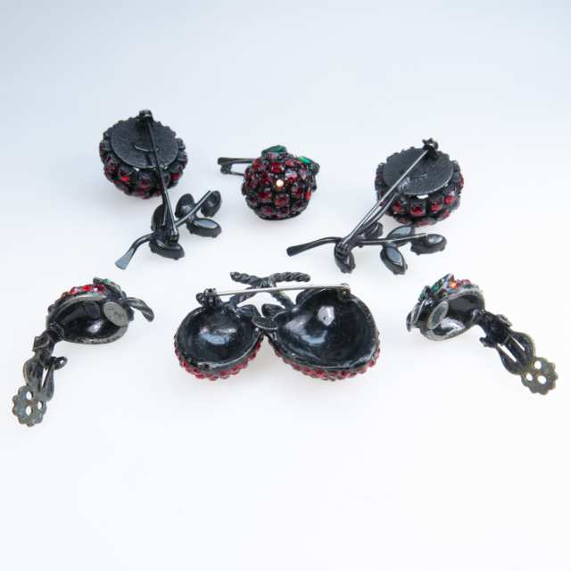 Six Pieces Of Japanned Back Costume Jewellery