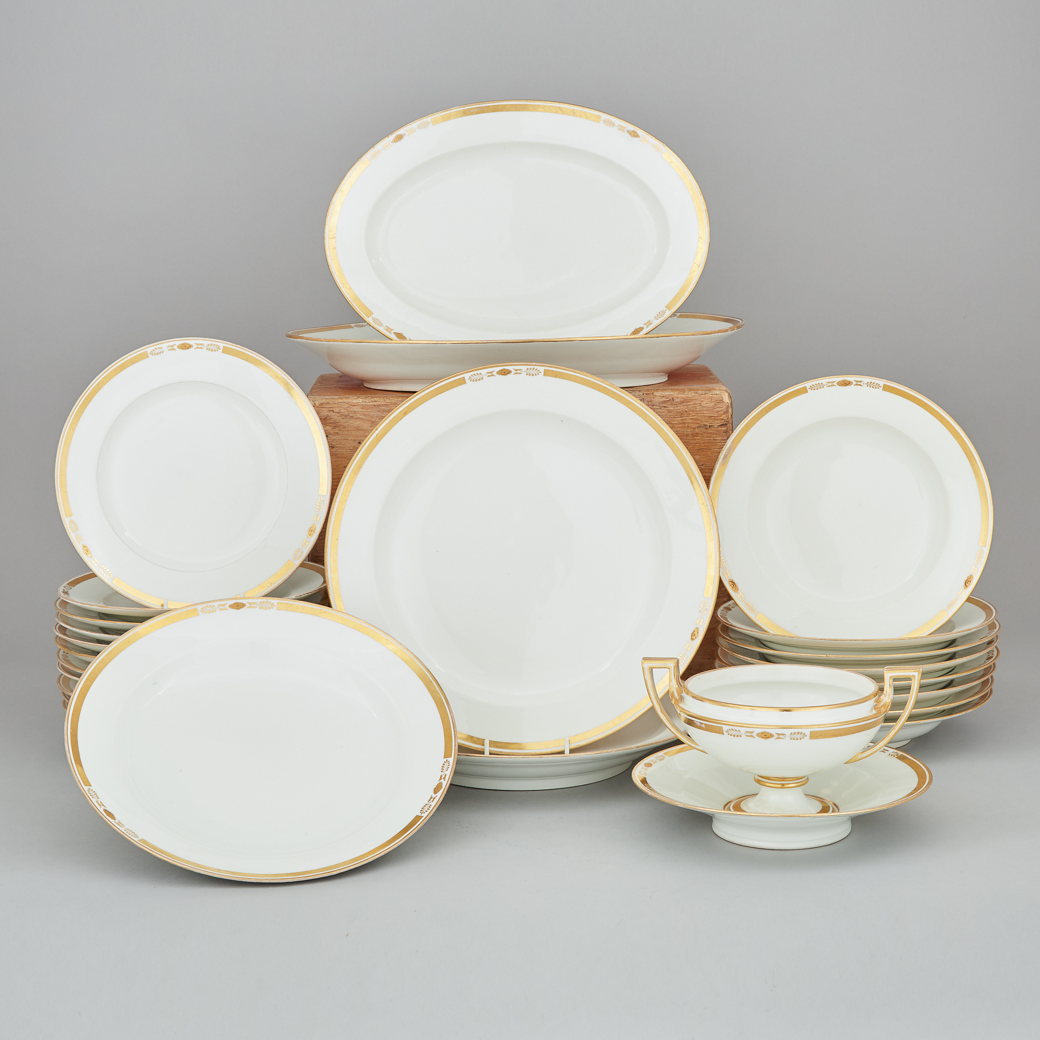 Vienna Gilt Decorated Dinner Service, early 19th century
