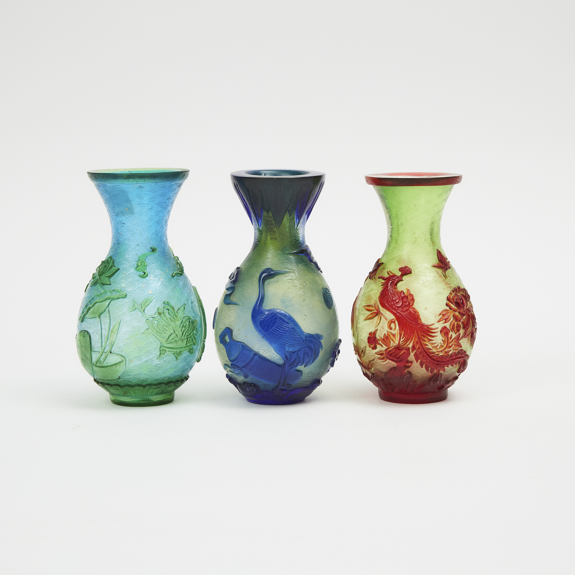 A Group of Three Overlay Peking Glass Vases，Republican Period 