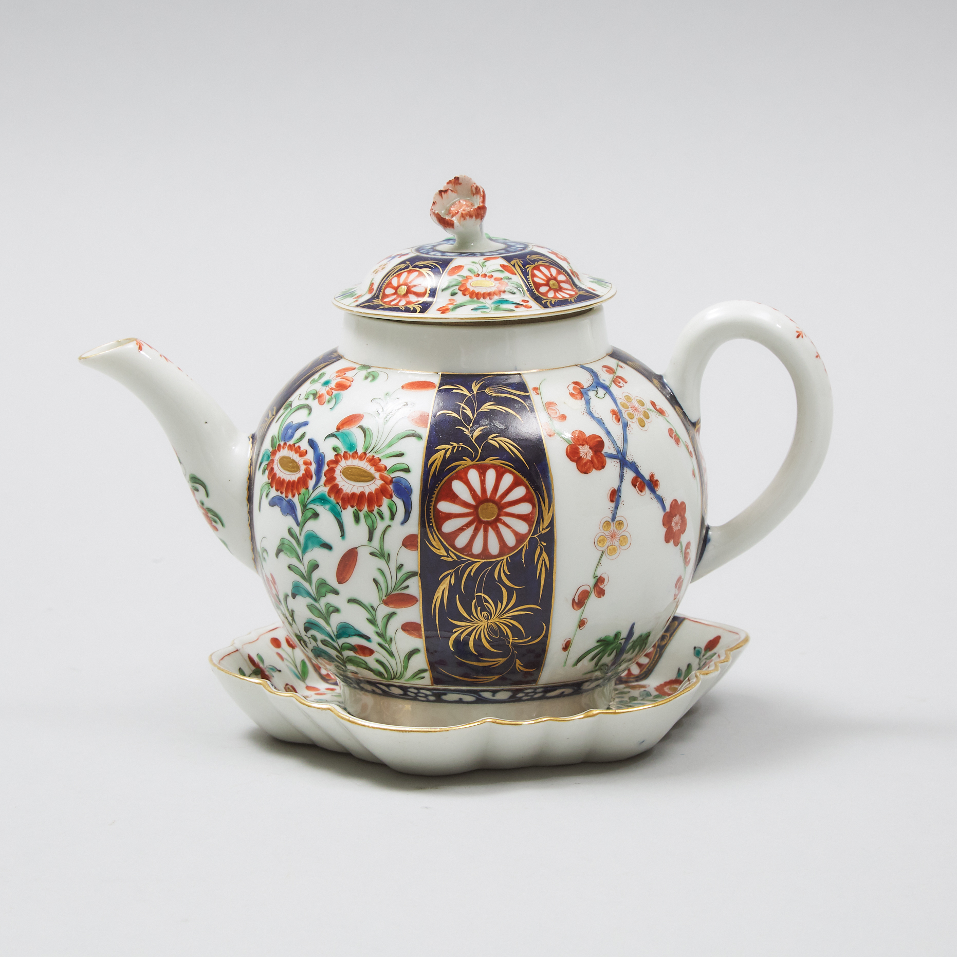 Worcester Japan Pattern Teapot with Cover and a Stand, c.1770