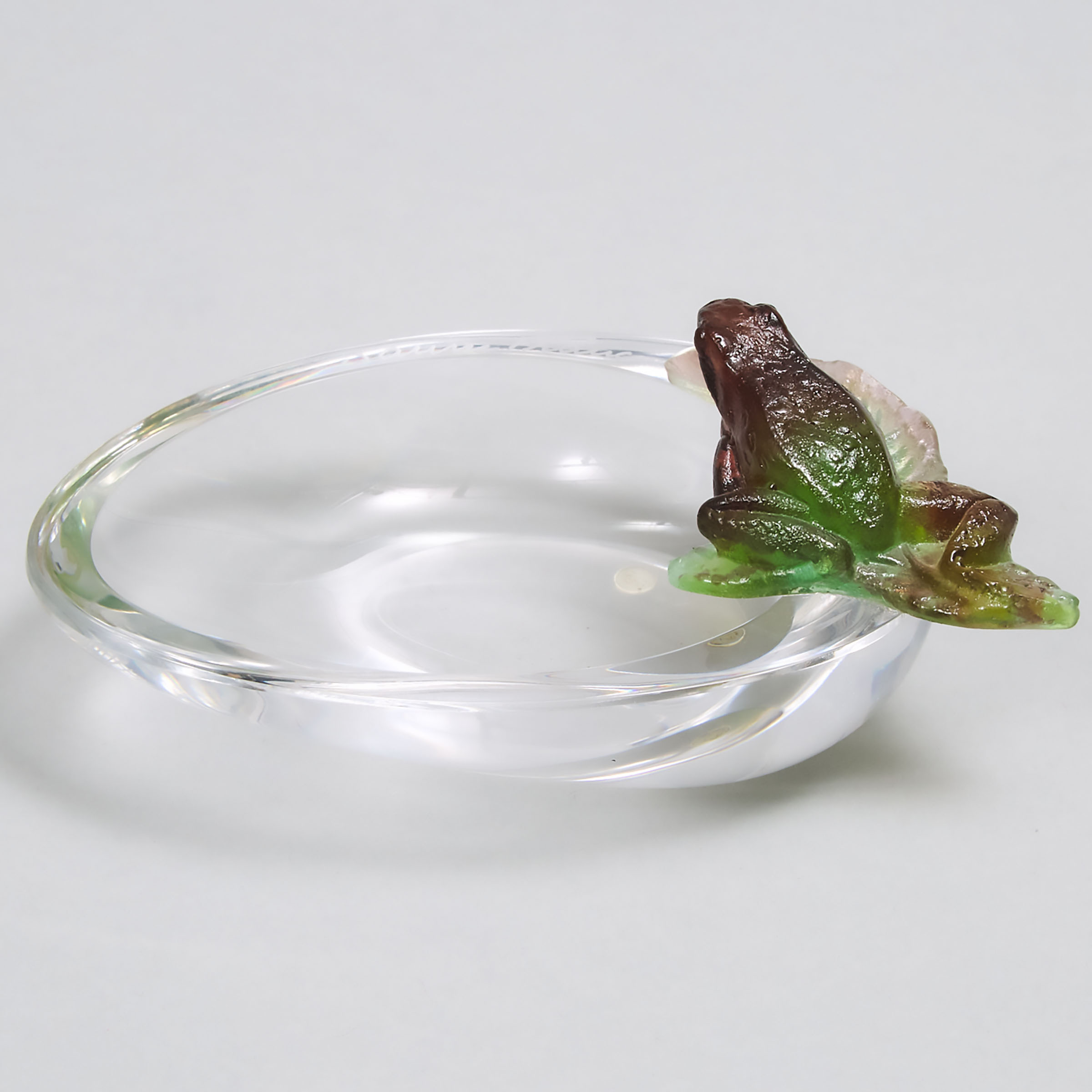 Daum Glass Small Dish with Pâte de Verre Frog, late 20th century
