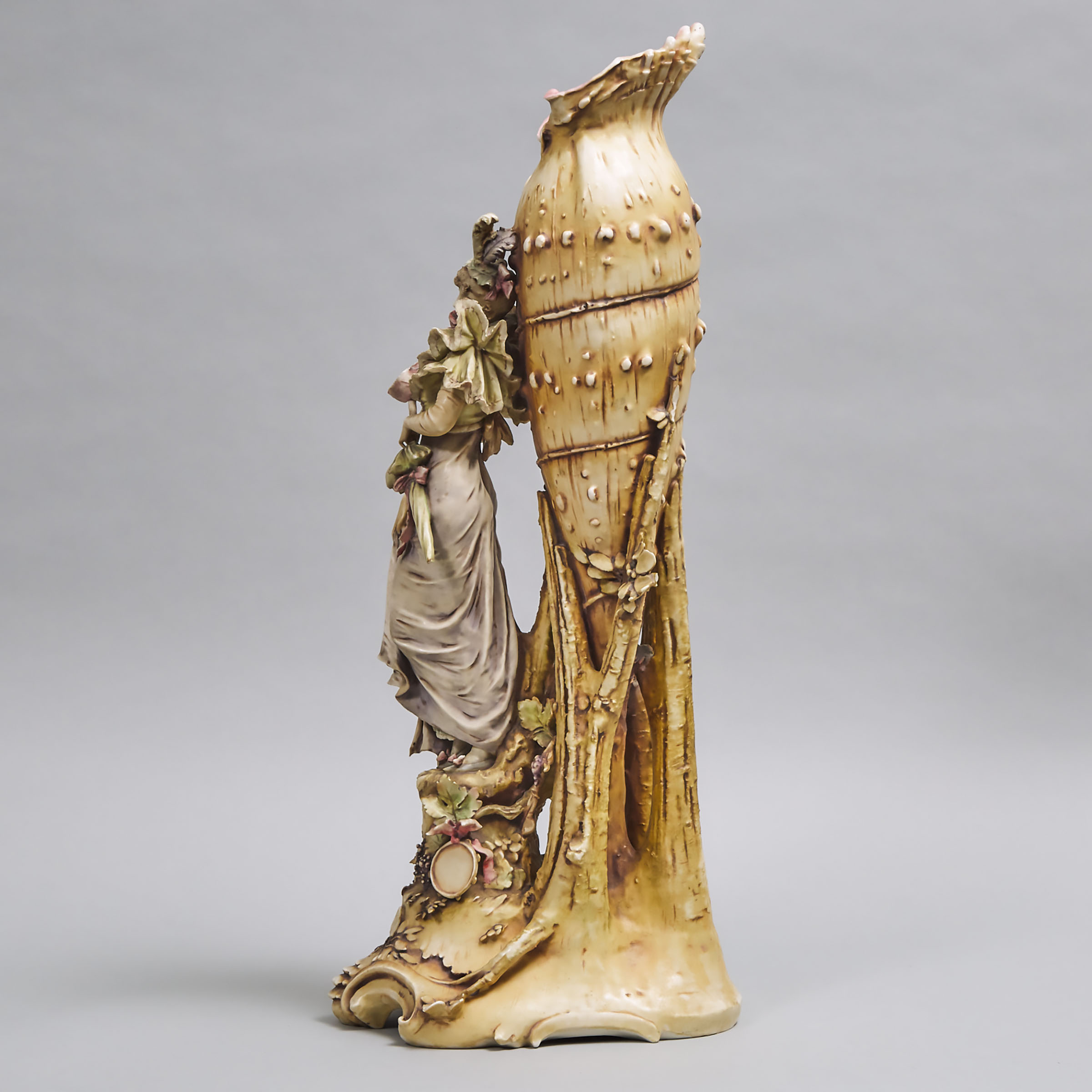 Riessner, Stellmacher & Kessel 'Amphora' Large Vase Group of a Lady with Parasol by a Shell, early 20th century