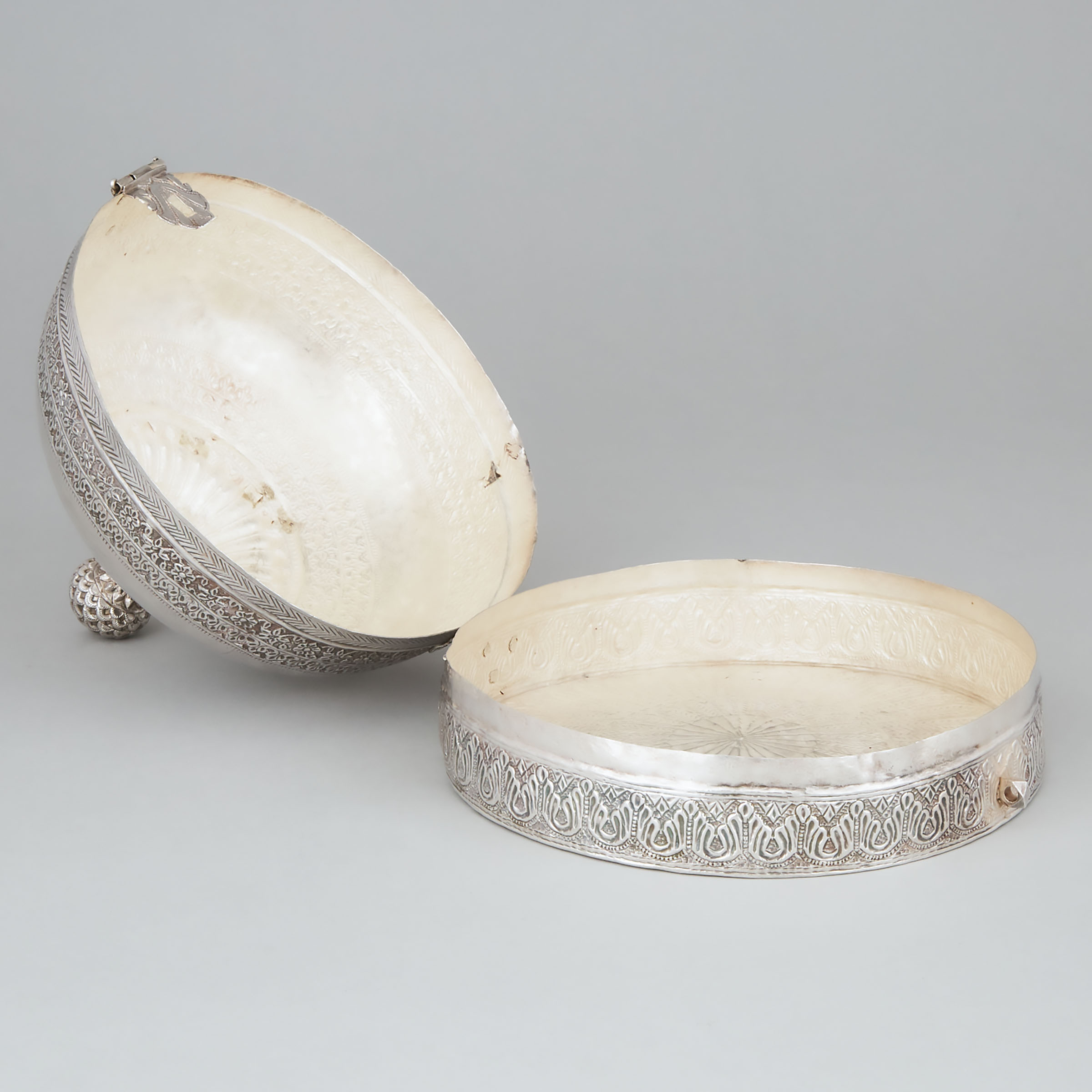 Indian Silver Circular Paan-Daan Box, late 19th/early 20th century