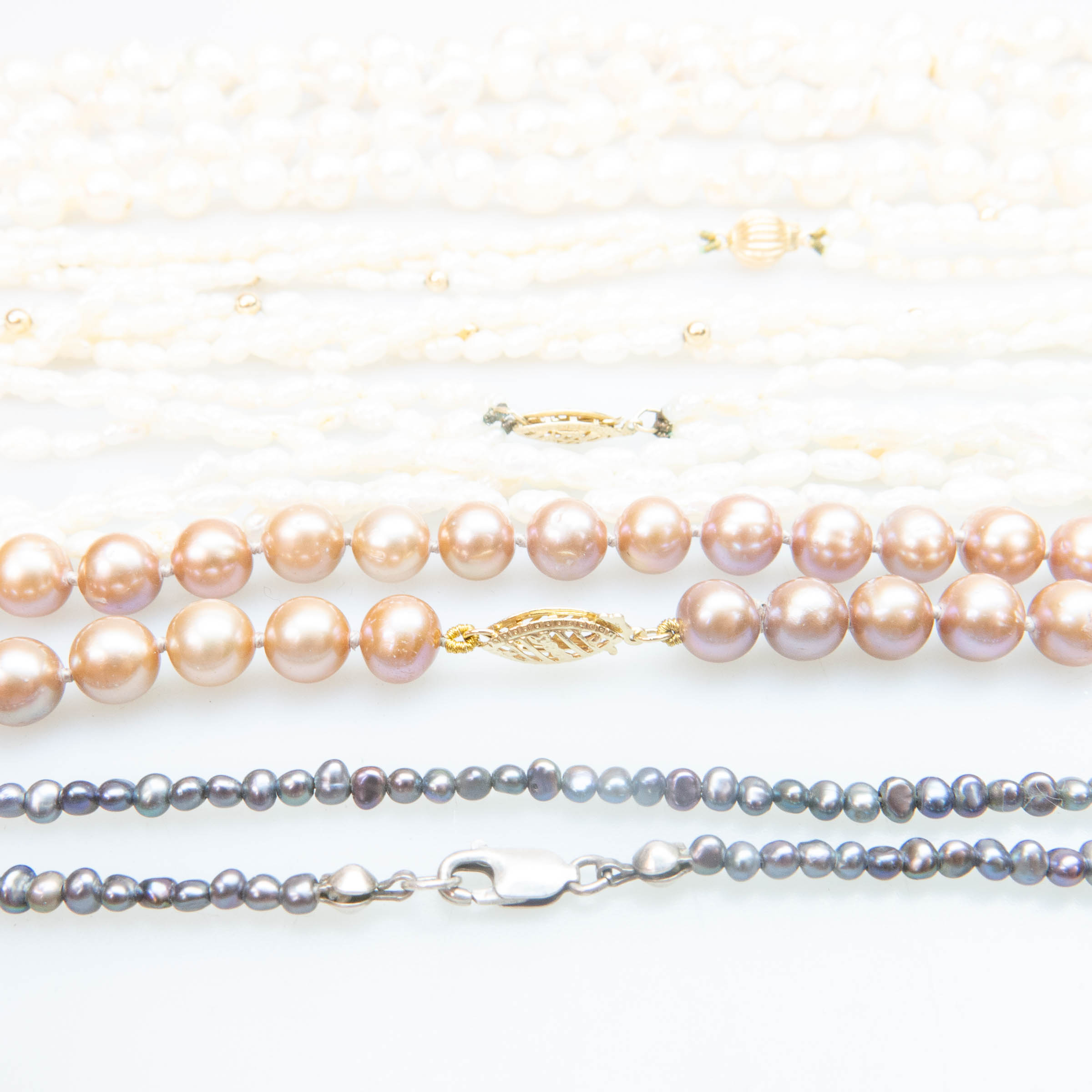 Small Quantity Of Pearl Necklaces