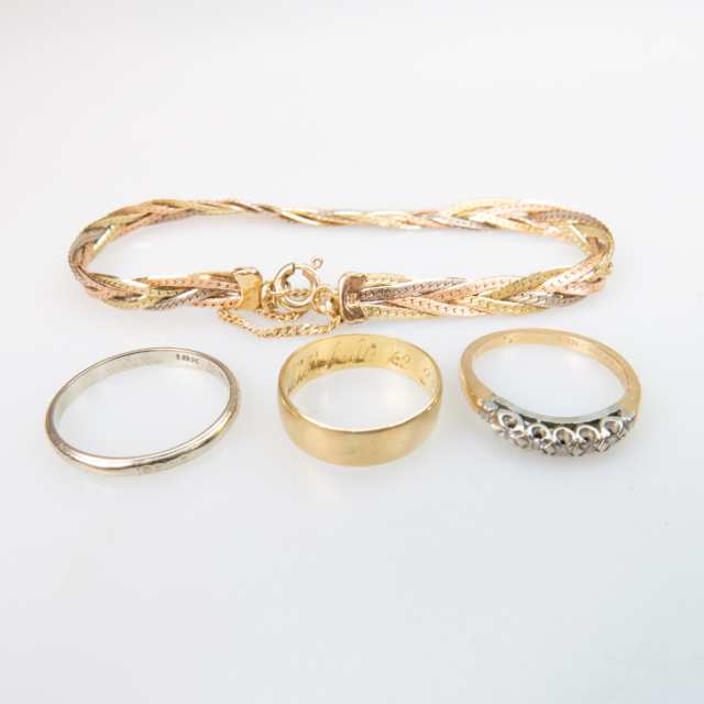 Small Quantity Of Yellow & White Gold Jewellery