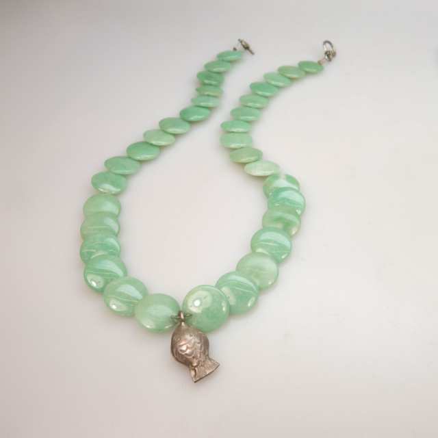 Small Quantity Of Jade And Nephrite Bead Jewellery