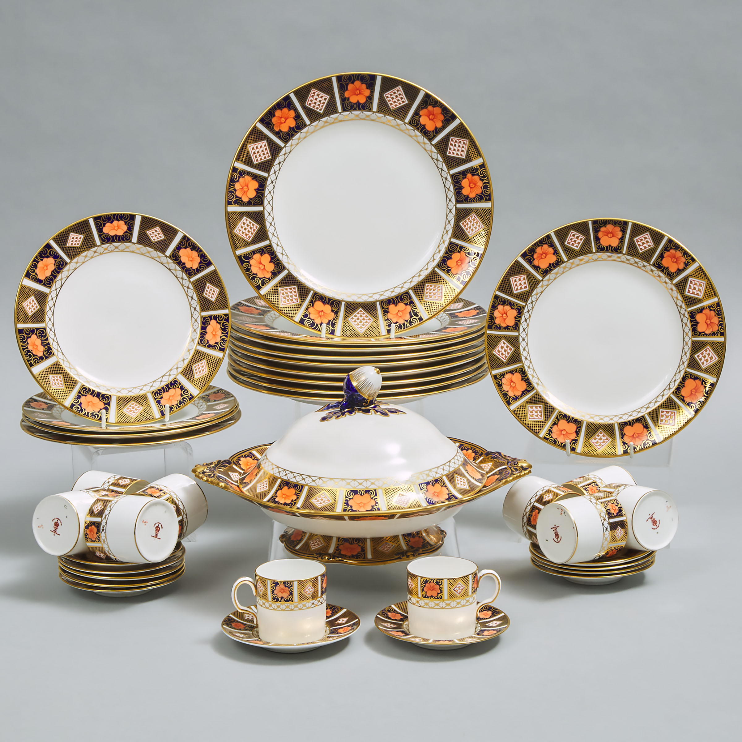 Royal Crown Derby 'Imari' (8450 and 9011) Pattern Service, 20th century