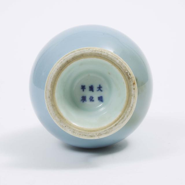 A Claire-de-Lune Glazed Vase, Chenghua Mark