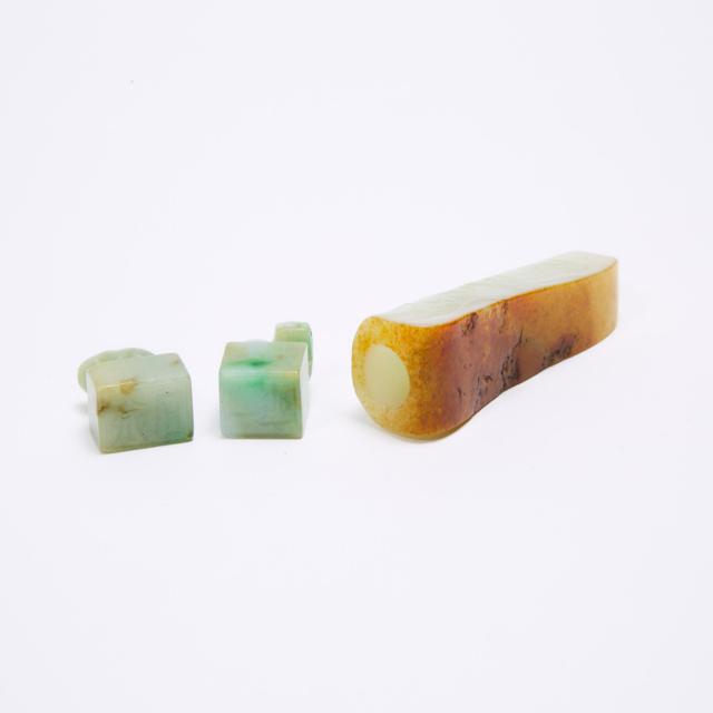 A Group of Four Jade and Jadeite Carvings, 19th/20th Century