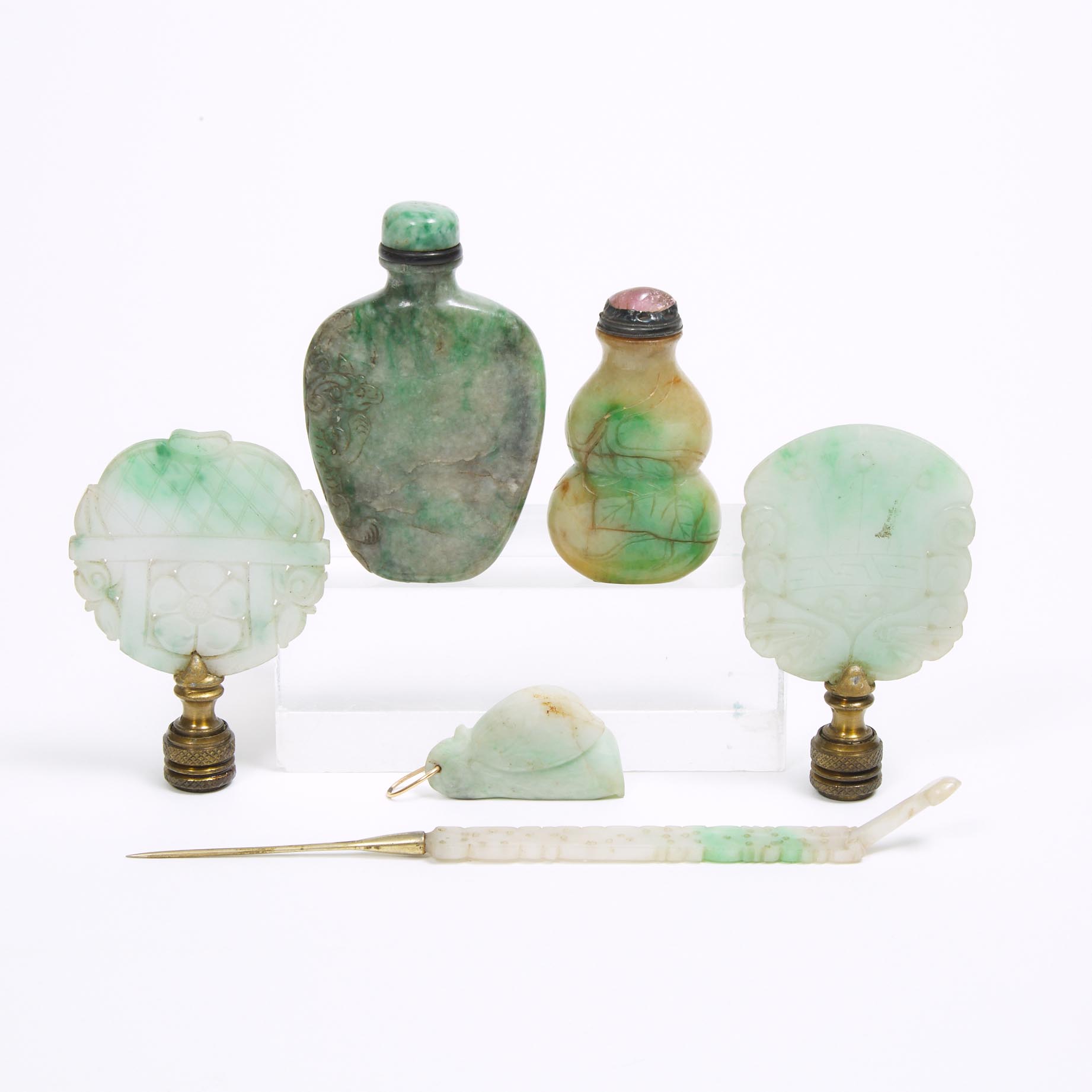 Two Jadeite Snuff Bottles, together with Four Jadeite Carvings, Qing Dynasty