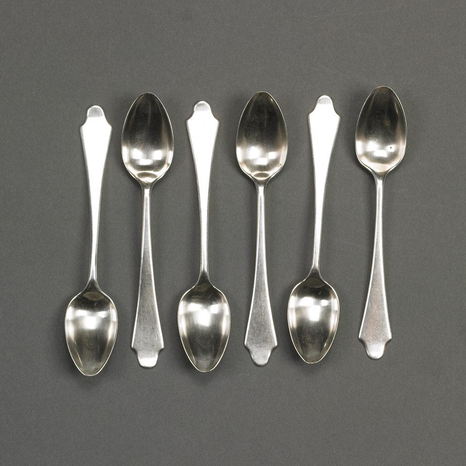 Six Russian Silver Engraved Dog Nose Pattern Tea Spoons, c.1900