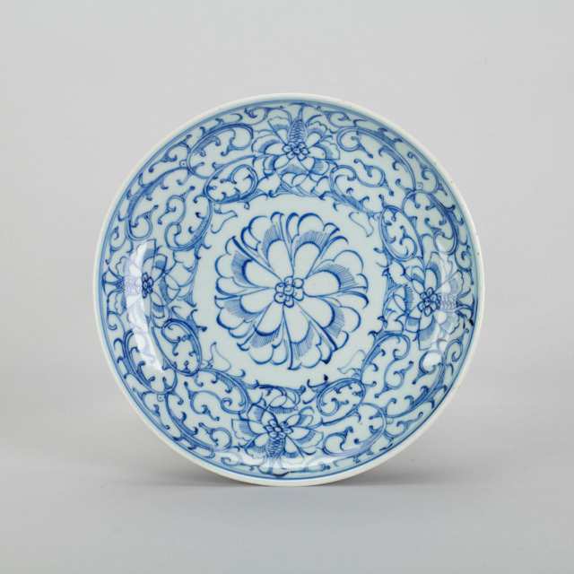 Group of Blue and White ‘Floral Design’ Porcelain Wares, 19th/20th Century