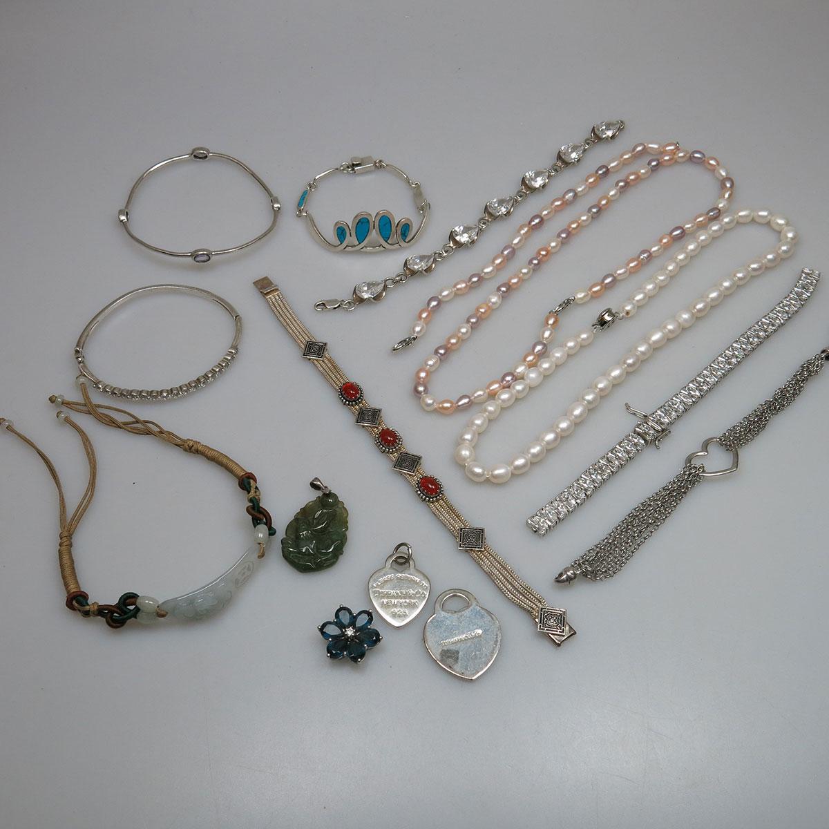 Small Quantity Of Freshwater Pearl, Jade And Silver Jewellery