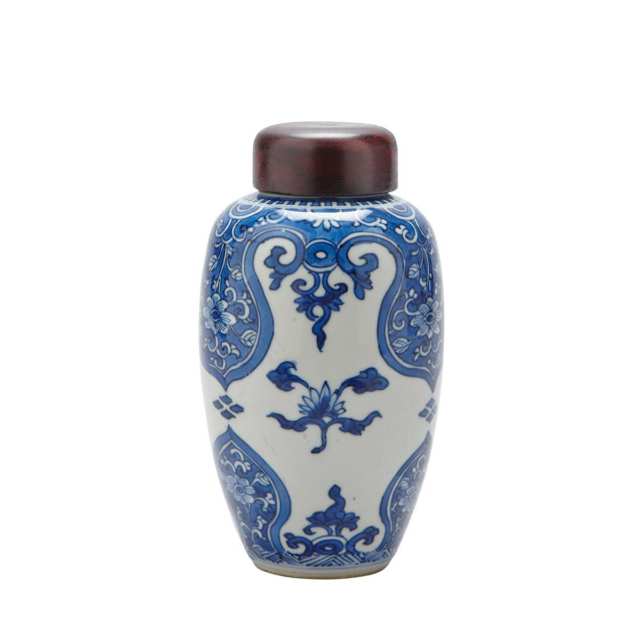 Blue and White Elongated Ginger Jar, Kangxi Period (1662-1722)