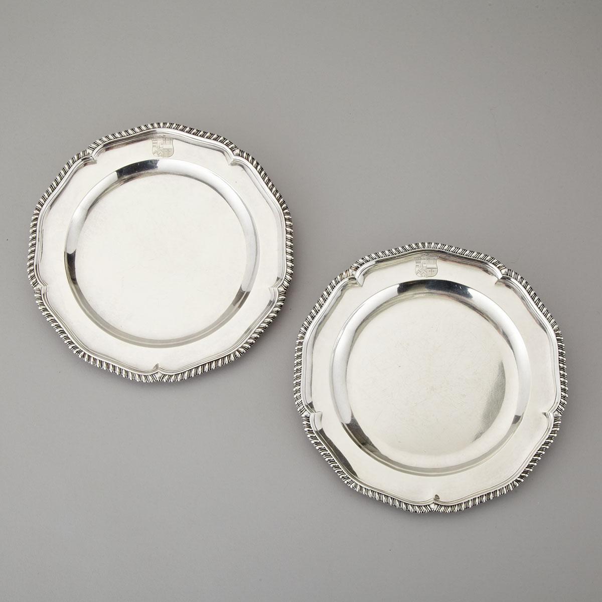 Pair of George III Silver Dinner Plates, Andrew Fogelberg & Stephen Gilbert, London, 1792