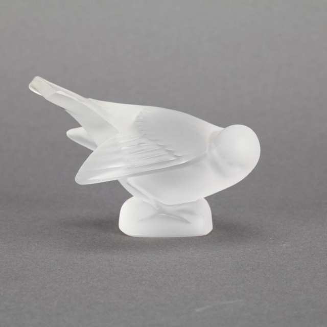 ‘Moineaux’, Eight Lalique Moulded and Frosted Glass Birds, 20th century