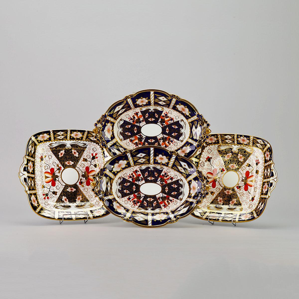 Pair of Royal Crown Derby ‘Imari’ Pattern Oval Serving Dishes (8731)  and Pair of Cake Plates (2451), 20th century