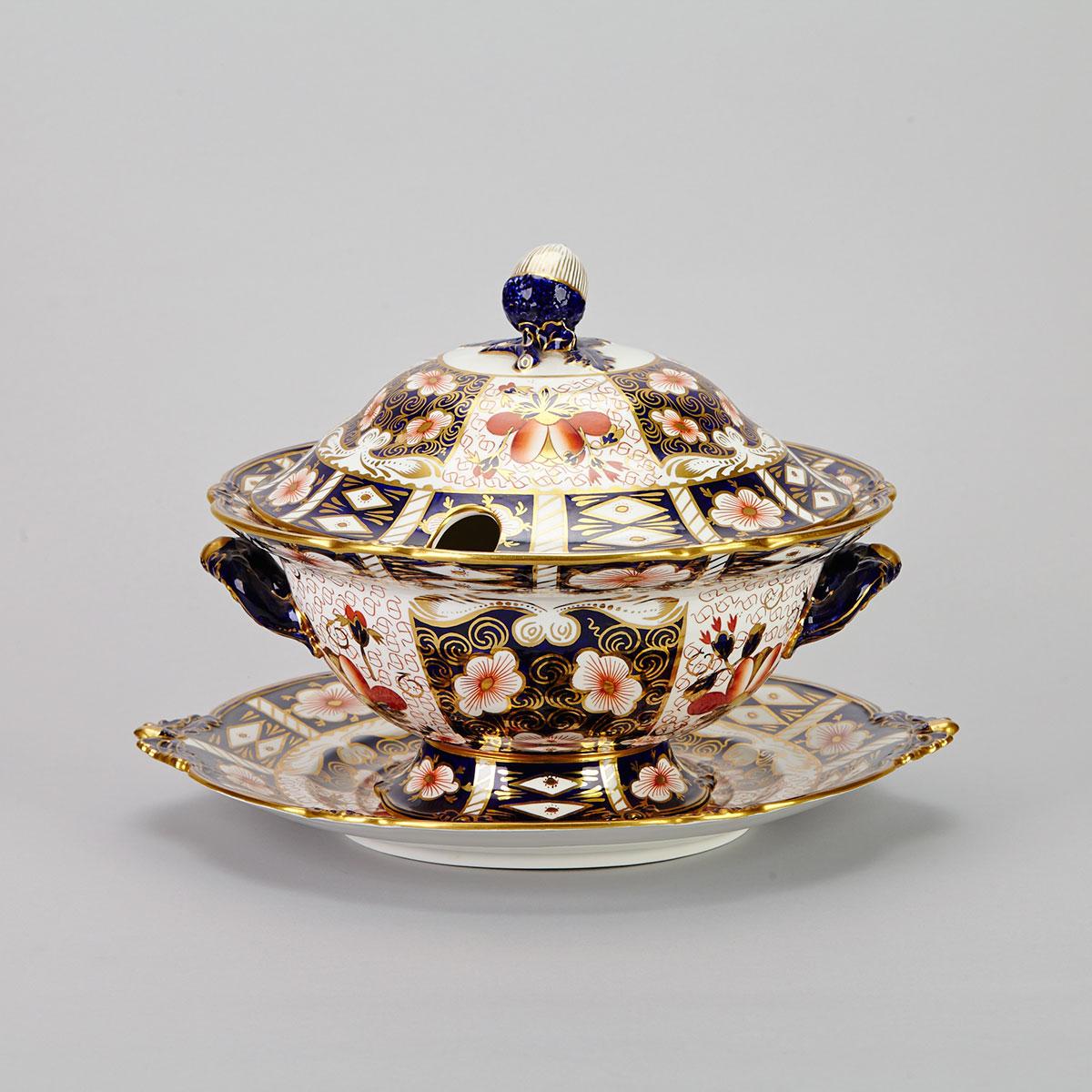 Royal Crown Derby ‘Imari’ (2451) Pattern Soup Tureen, Cover and Stand, 1948