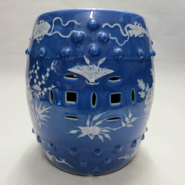Swatow Slip Decorated Blue Ground Drum Stool, Late Qing Dynasty 