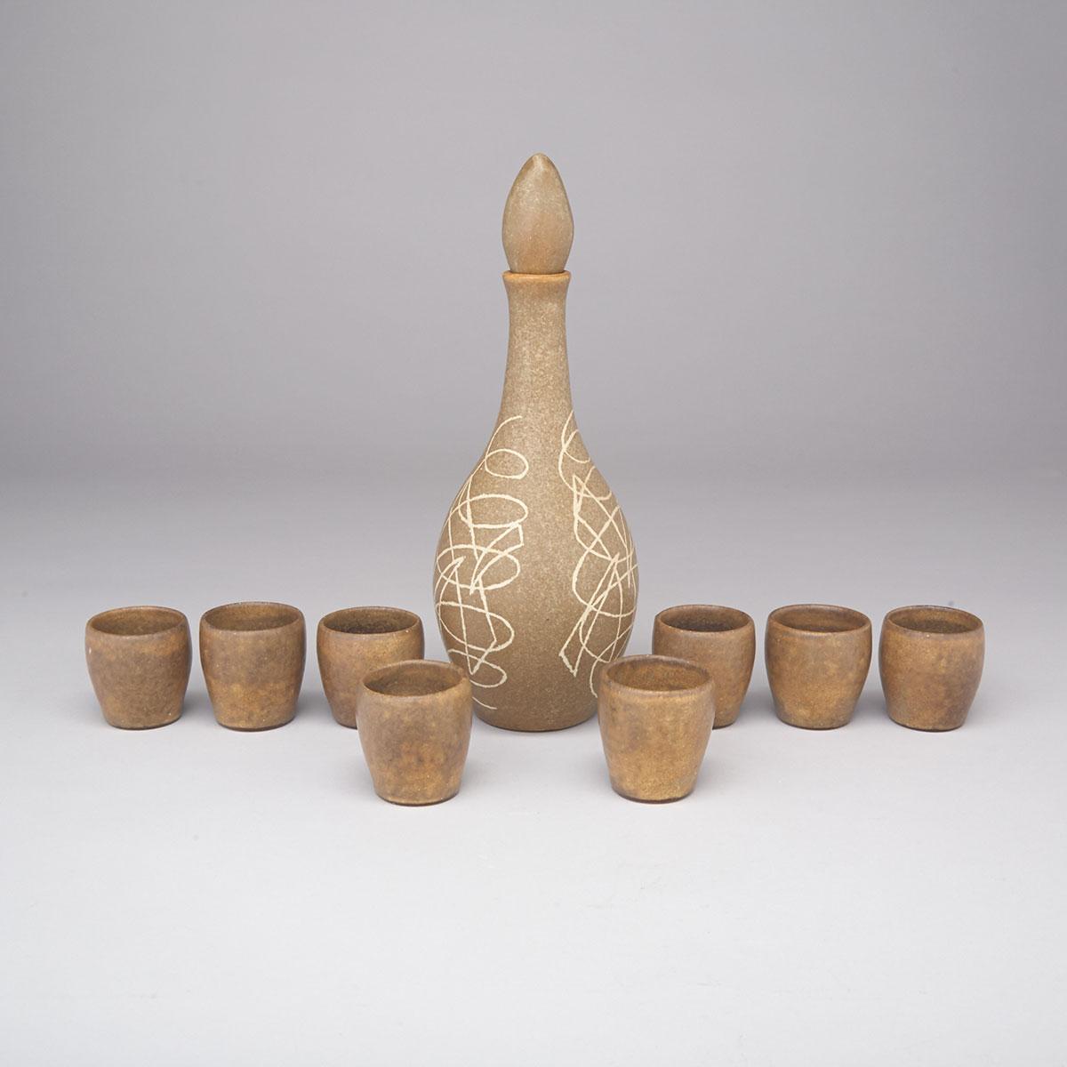 Lorenzens Mottled Brown Glazed Saki Decanter and Eight Cups, Ernest and Alma Lorenzen, 20th century