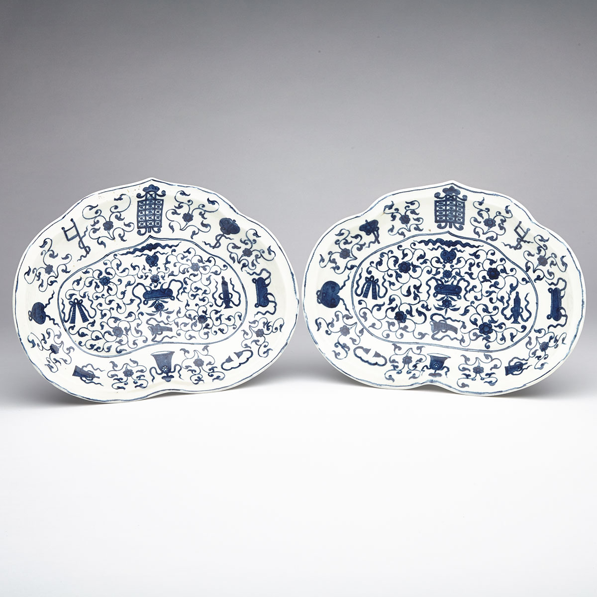 Pair of Worcester ‘Hundred Antiques’ Heart Shaped Dishes, c.1770-80