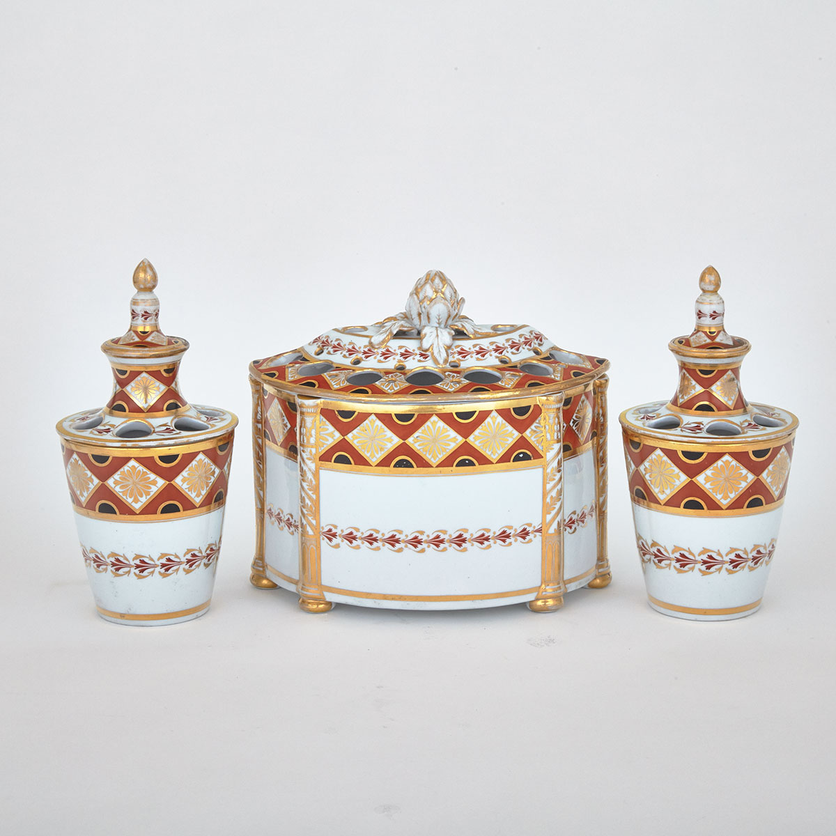 Chamberlains Worcester Bough Pot Mantel Garniture, c.1800-10