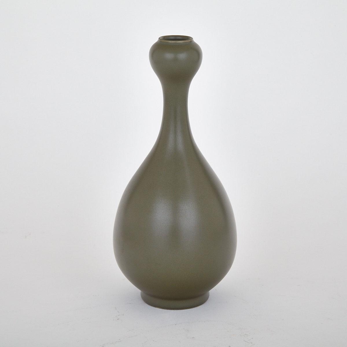 Tea Dust Glazed Vase, Yongzheng Mark