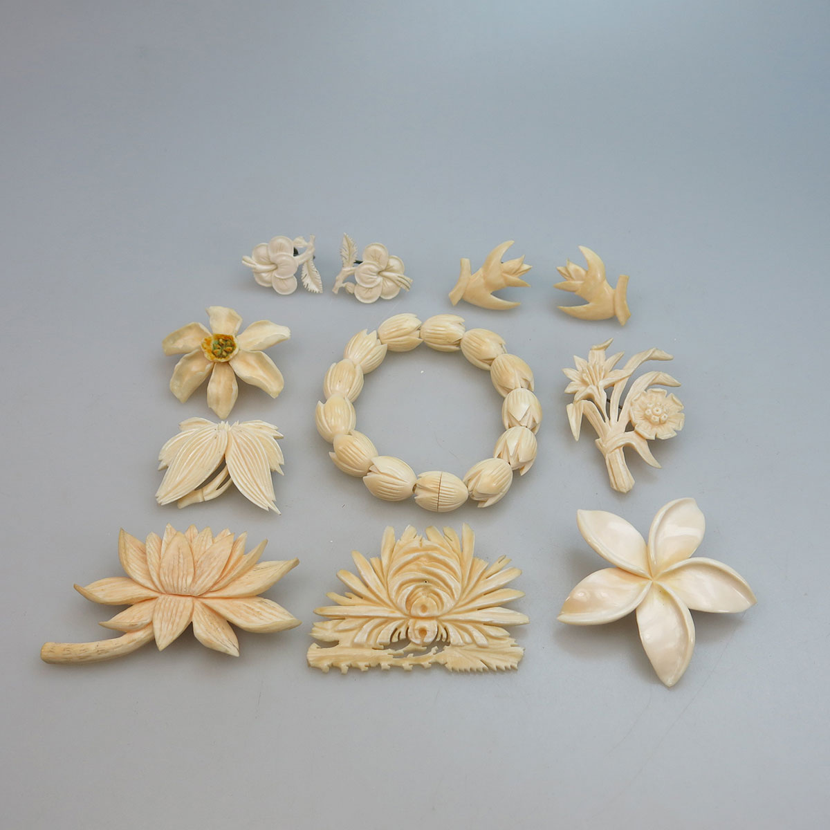 Small Quantity Of Carved Ivory Jewellery