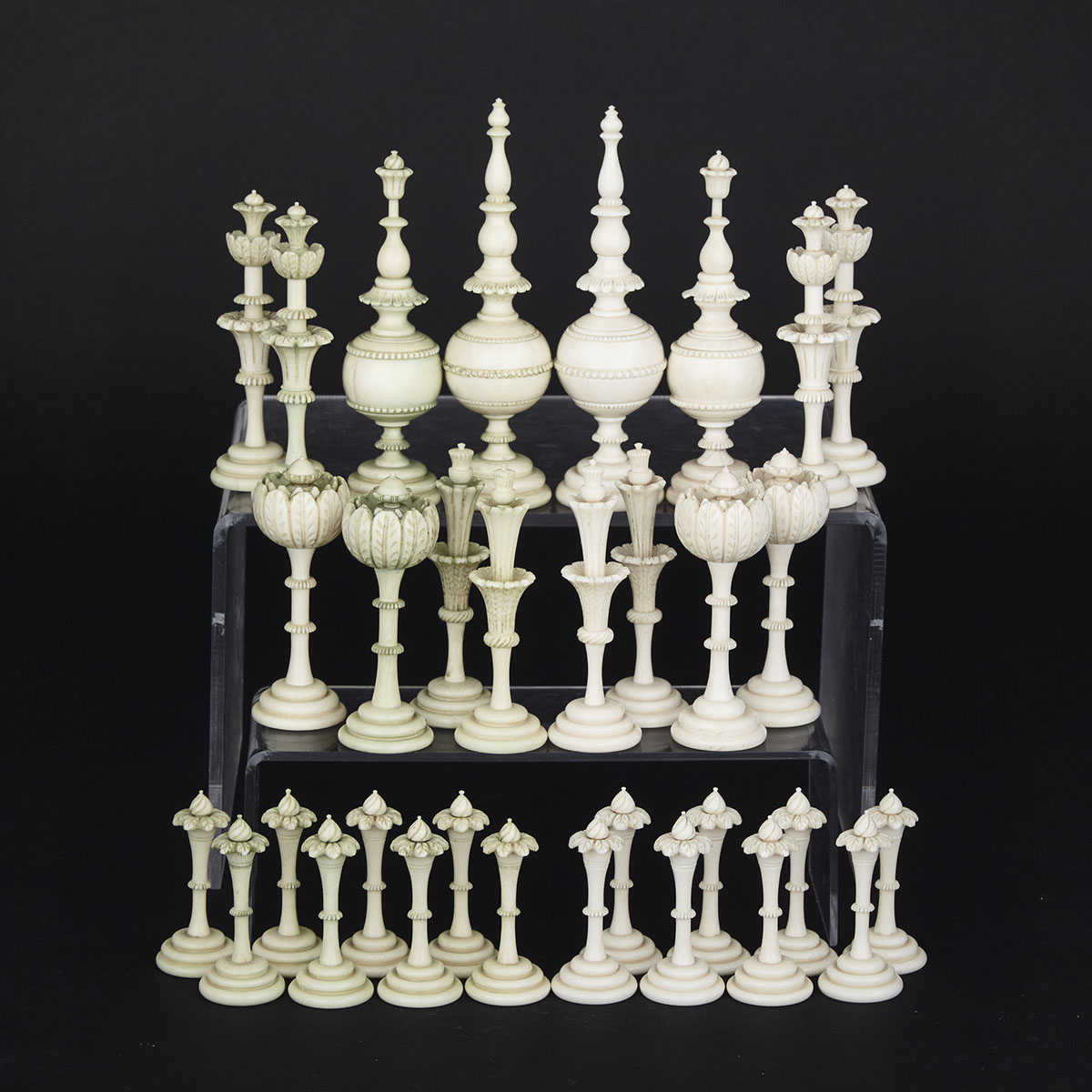 Large Turkish Turned and Carved Ivory ‘Tulip’ Chess Set, early 19th century