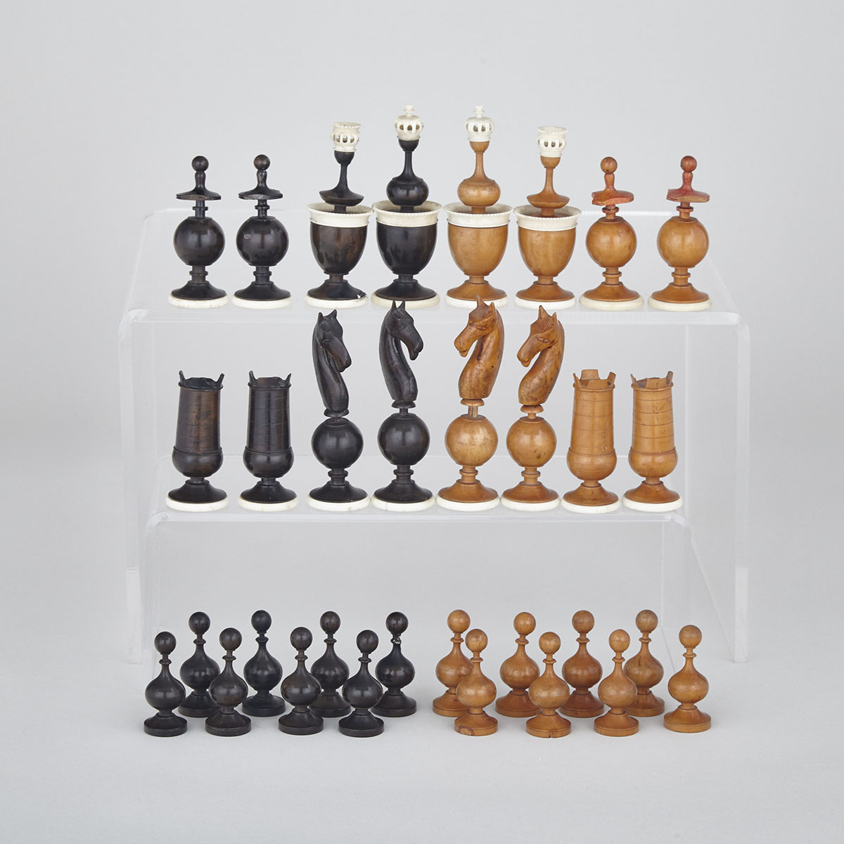 French Ivory Mounted Boxwood ‘Directoire’ Chess Set, late 18th/early 19th century