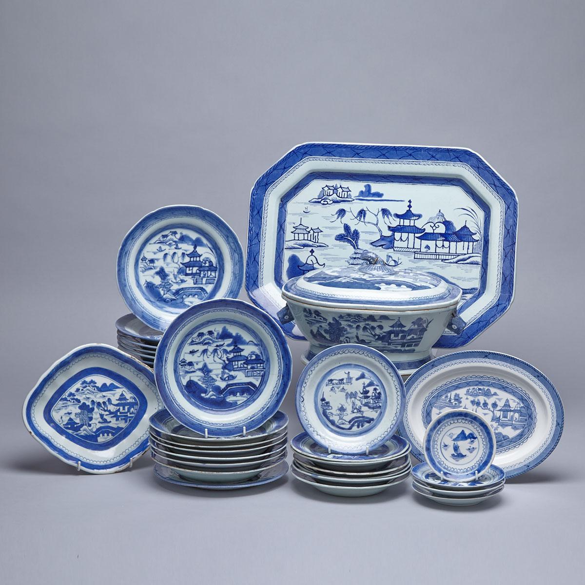 28 Assorted Blue and White Export Wares, 18th/19th Century