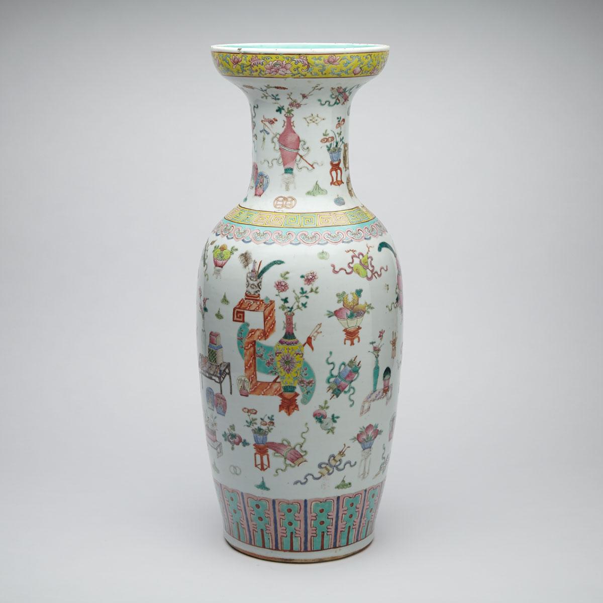 Large Famille Rose ‘100 Antiques’ Baluster Vase, Early 20th Century