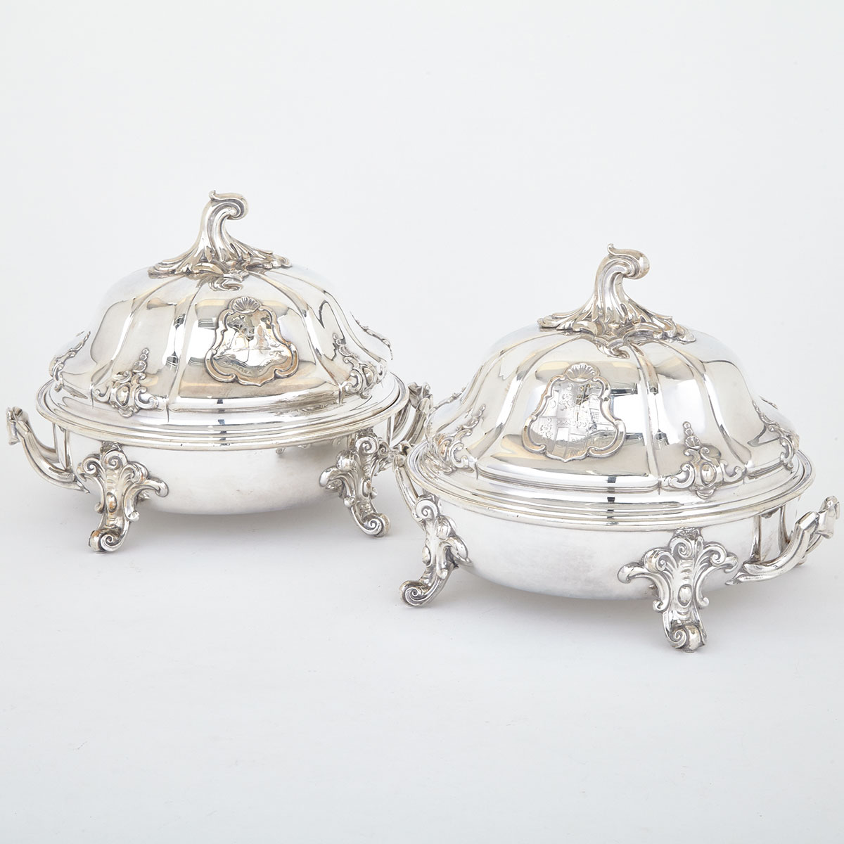 Pair of Old Sheffield Plate Covered Entrée Dishes with Warming Stands, Roberts, Smith & Co., Sheffield, c.1830