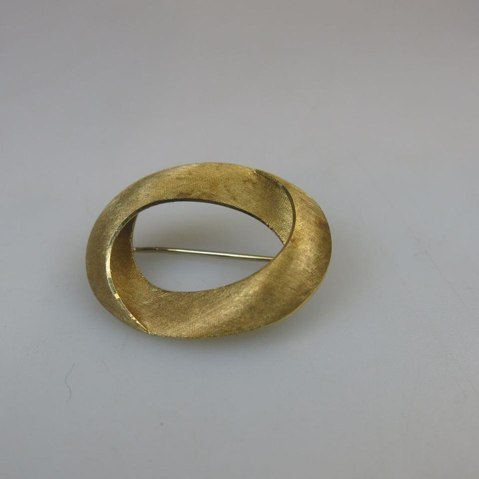 18k Yellow Gold Oval Brooch