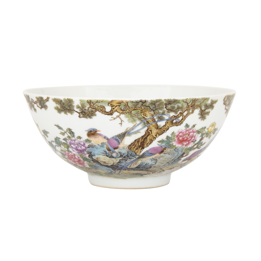 A Finely Enamelled Famille Rose Bowl, Republic Period (1911-1949) 