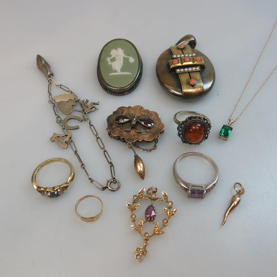 Small Quantity Of Gold And Silver Jewellery