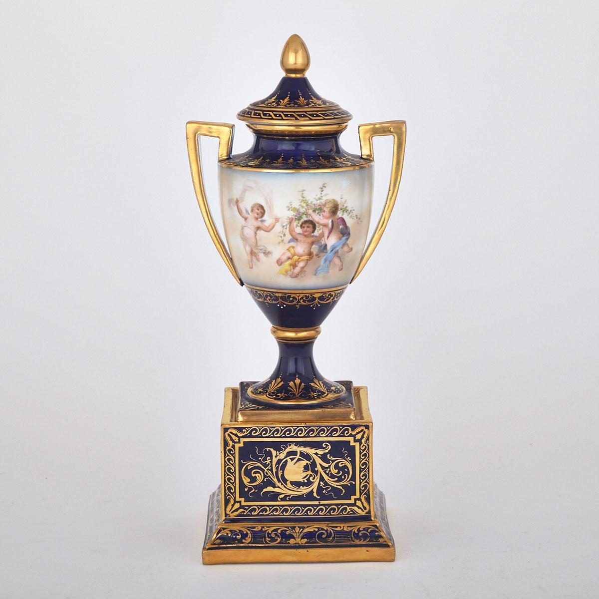 Richard Klemm Dresden Two-Handled Mantle Vase and Cover, early 20th century
