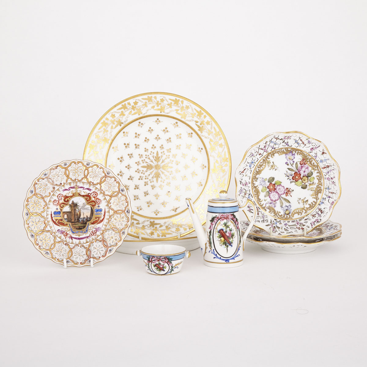 Group of Continental Porcelain Table Articles, 19th/20th century 