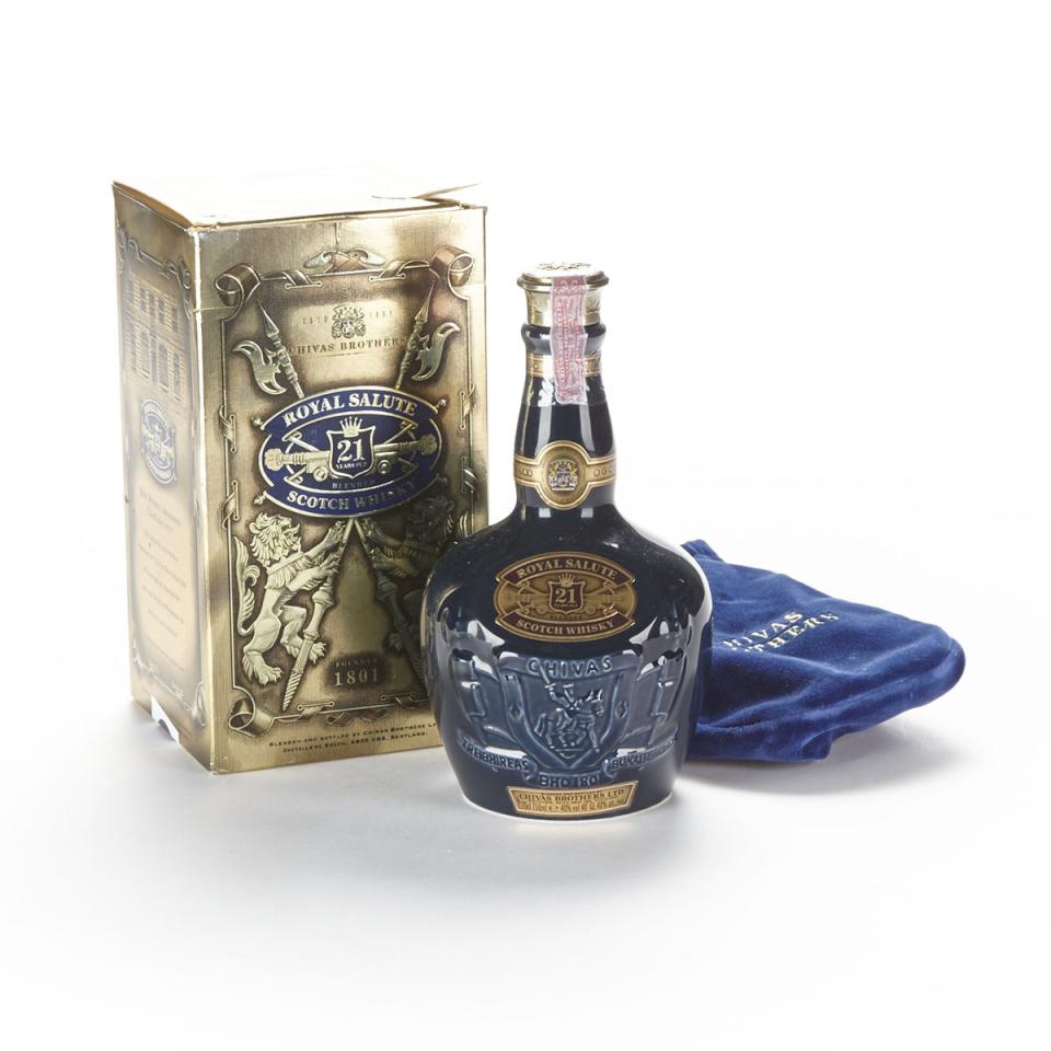 CHIVAS BROTHERS 21 YEAR OLD ROYAL SALUTE SAPPHIRE CERAMIC FLAGON  (1)