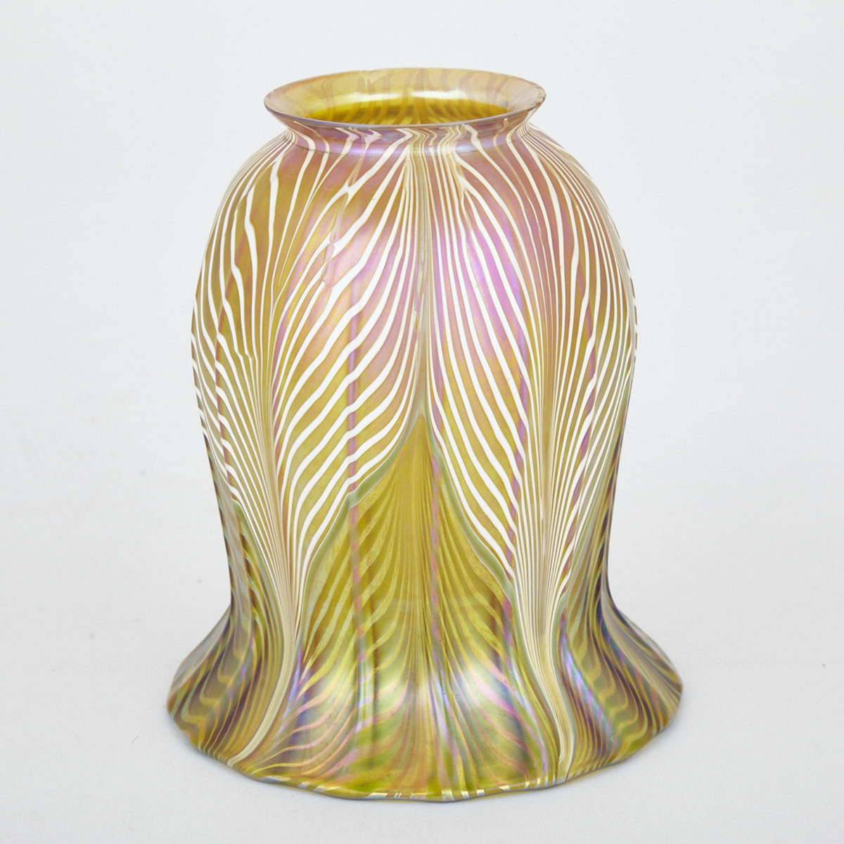 Quezal Decorated Iridescent Glass Shade, early 20th century